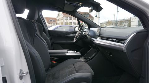 Car image 30