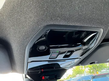 Car image 32