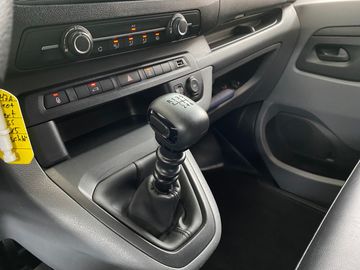 Car image 33