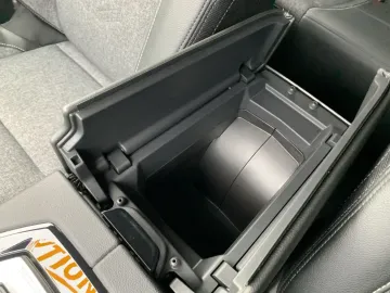 Car image 33