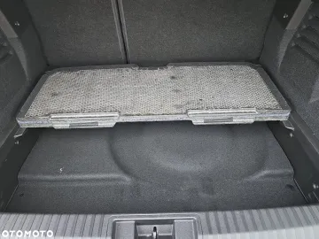 Car image 32