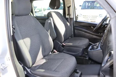 Car image 33