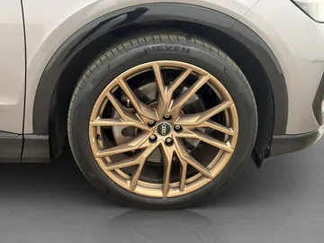 Car image 32