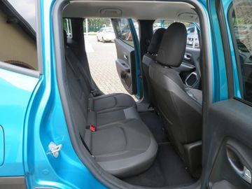 Car image 32