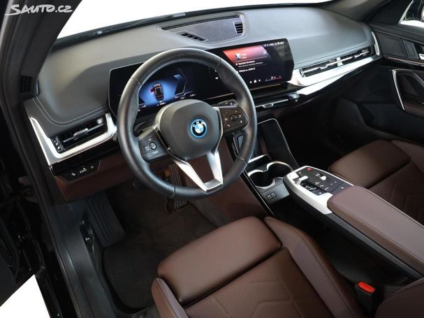 BMW iX1 xDrive30 230 kW image number 4