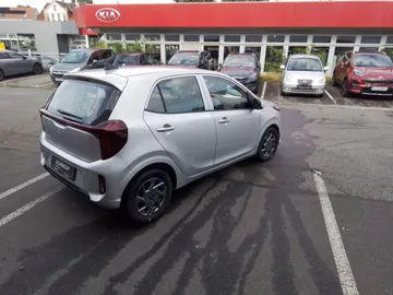 Car image 25