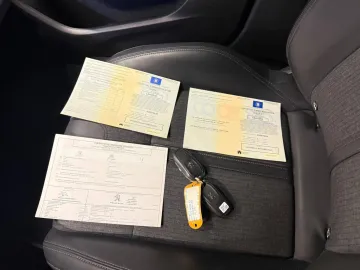 Car image 29