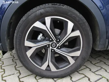 Car image 24