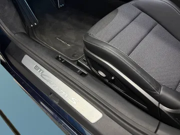 Car image 27