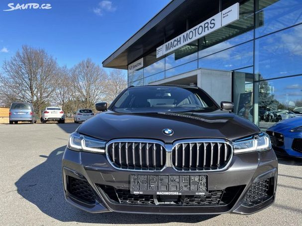 BMW 540i Touring xDrive 245 kW image number 3