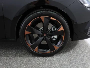 Car image 28