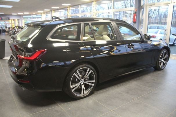 BMW 330i Touring xDrive Advantage 190 kW image number 2