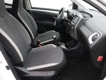 Car image 30