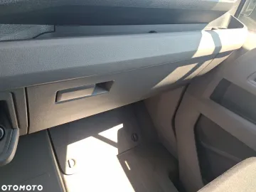 Car image 40