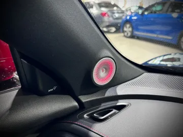 Car image 32