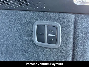 Car image 35