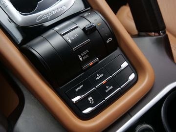 Car image 32