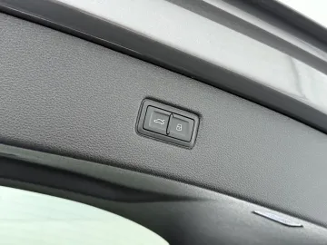 Car image 48