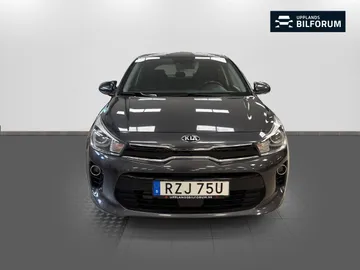 Car image 3