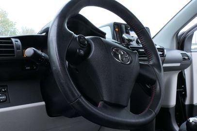 Car image 26