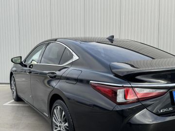 Car image 42