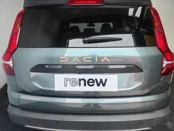 Car image 30