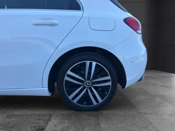 Car image 38