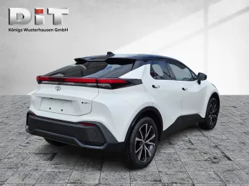 Car image 3