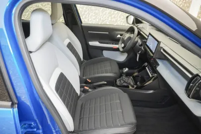 Car image 17