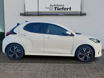 Car image 3