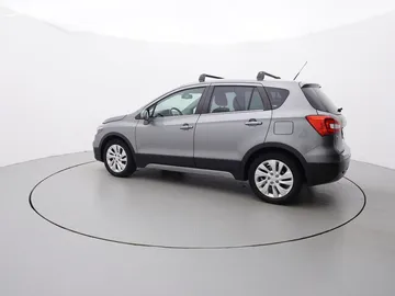 Car image 5