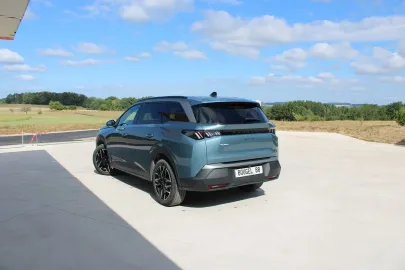 Car image 3
