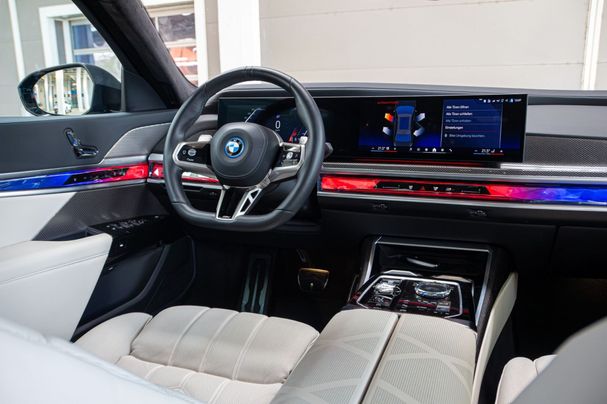 BMW 750e xDrive Individual 360 kW image number 10