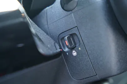 Car image 34