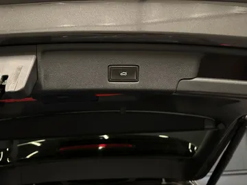 Car image 34