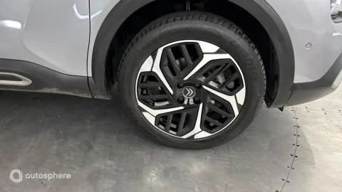 Car image 20