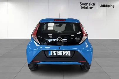 Car image 4