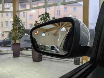 Car image 44