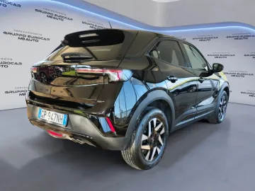 Car image 4