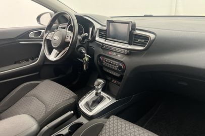 Car image 24