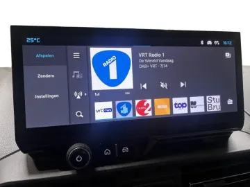 Car image 32