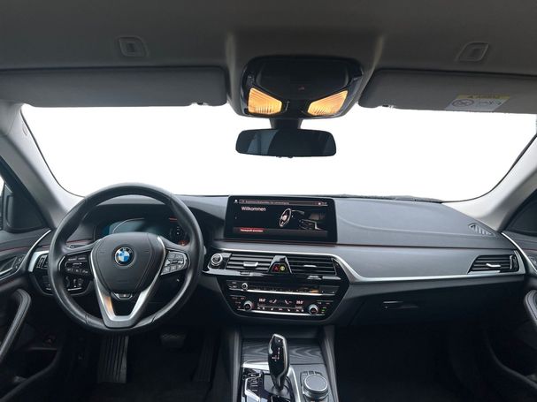 BMW 520d Touring xDrive 140 kW image number 12