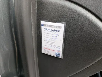 Car image 30
