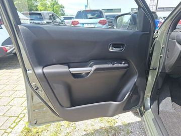 Car image 12