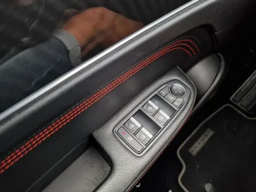 Car image 38