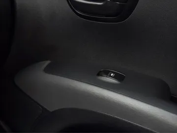 Car image 35
