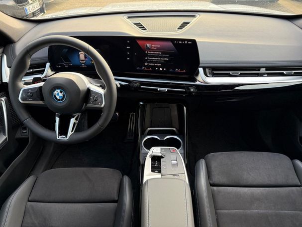 BMW iX1 eDrive20 150 kW image number 9