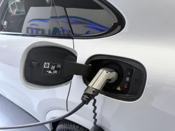 Car image 40