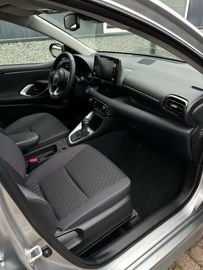 Car image 11