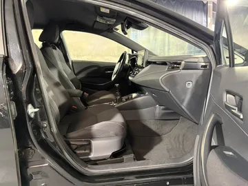 Car image 19